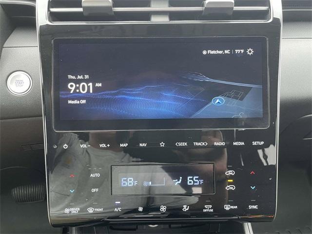 Photo of 2024 White Pearl Hyundai TUCSON Hybrid