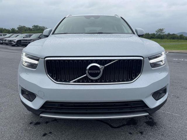 Photo of 2022 Glacier Silver Metallic Volvo XC40