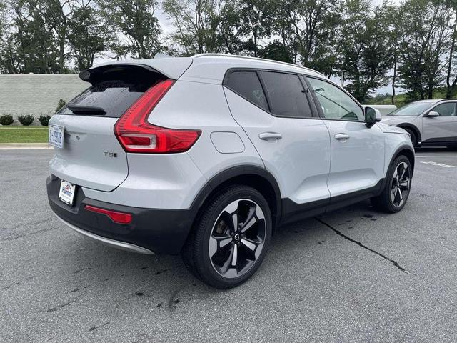 Photo of 2022 Glacier Silver Metallic Volvo XC40