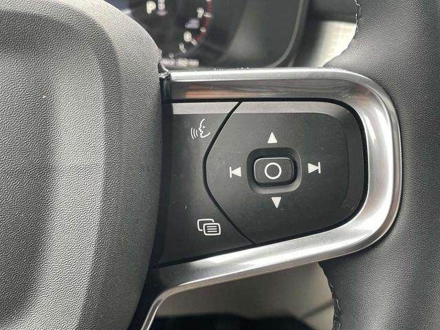 Photo of 2022 Glacier Silver Metallic Volvo XC40