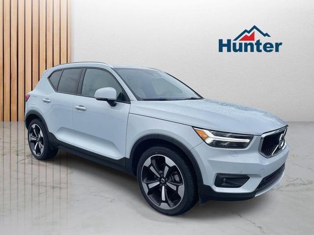 Photo of 2022 Glacier Silver Metallic Volvo XC40