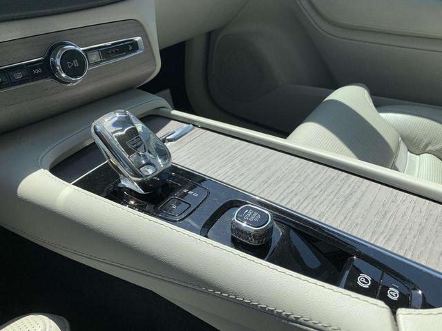 Photo of 2023 Silver Volvo XC90