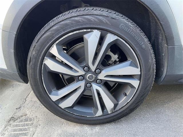 Photo of 2023 Crystal White Metallic Volvo V60 Cross Country