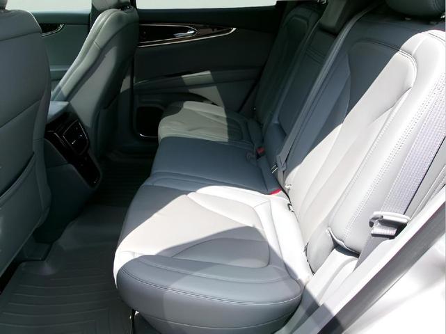 Photo of 2021 Silver Radiance Lincoln Nautilus
