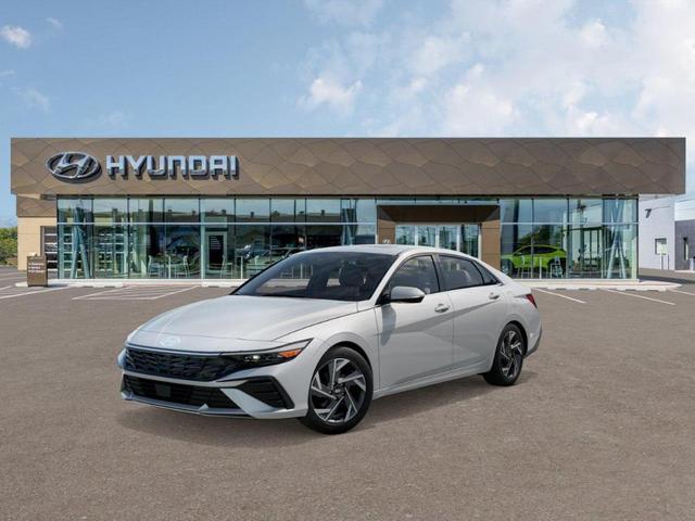 Photo of 2025 White Hyundai ELANTRA