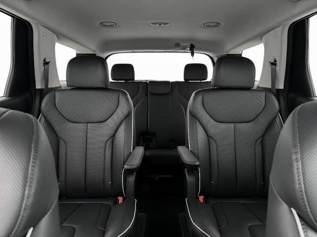 Photo of 2025 White Hyundai PALISADE
