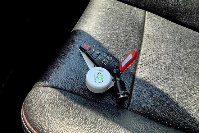 Photo of 2017 White Knuckle Clearcoat Dodge Grand Caravan