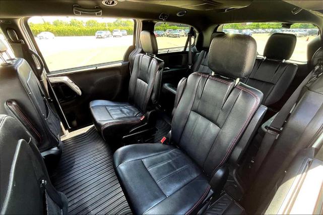 Photo of 2017 White Knuckle Clearcoat Dodge Grand Caravan