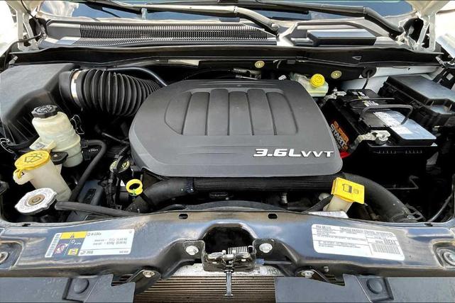 Photo of 2017 White Knuckle Clearcoat Dodge Grand Caravan