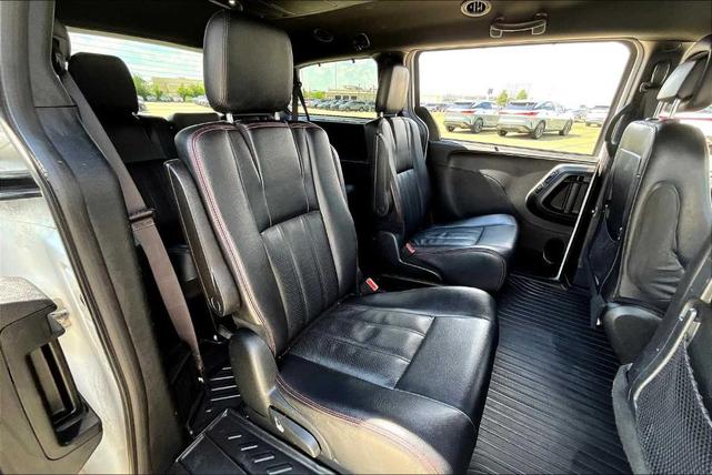 Photo of 2017 White Knuckle Clearcoat Dodge Grand Caravan