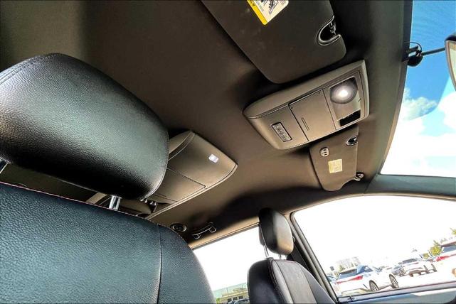 Photo of 2017 White Knuckle Clearcoat Dodge Grand Caravan