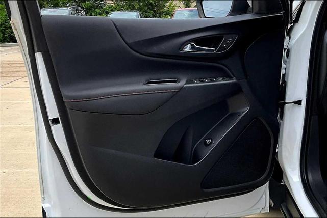 Photo of 2022 Iridescent Pearl Tricoat Chevrolet Equinox