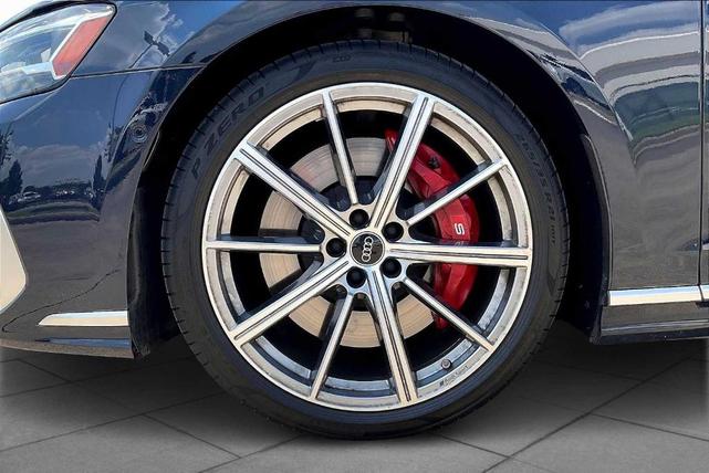 Photo of 2022 Firmament Blue Metallic Audi S8