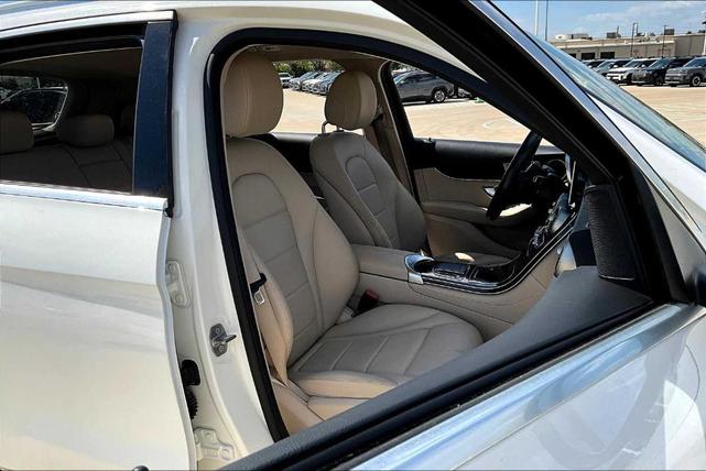 Photo of 2020 Polar White Mercedes-Benz GLC 300