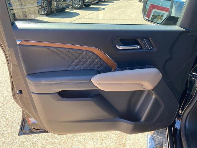 Photo of 2023 Onyx Black GMC Canyon
