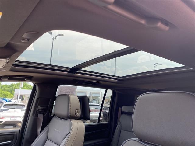 Photo of 2024 Onyx Black GMC Yukon XL