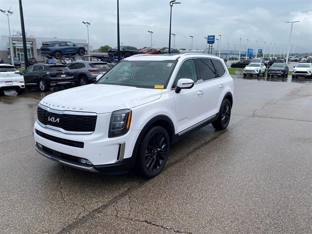 Photo of 2022 Glacial White Pearl Kia Telluride