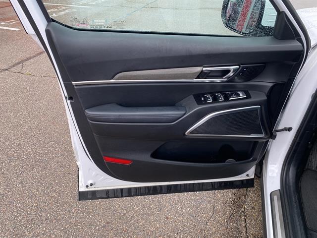 Photo of 2022 Glacial White Pearl Kia Telluride