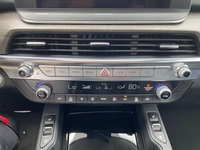 Photo of 2022 Glacial White Pearl Kia Telluride