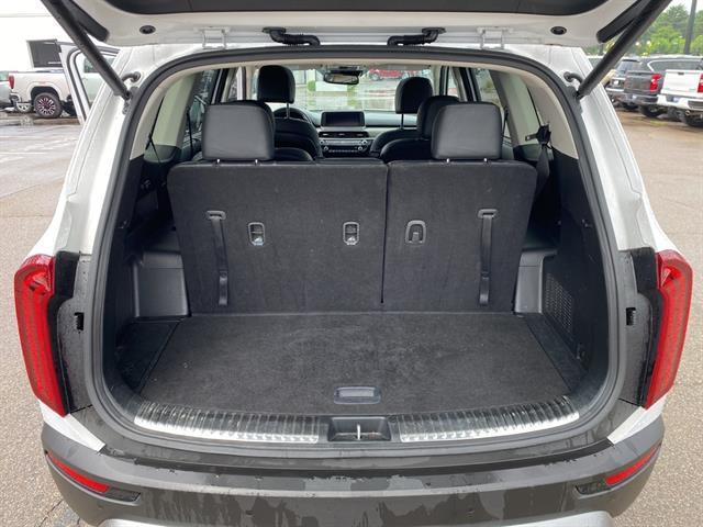 Photo of 2022 Glacial White Pearl Kia Telluride