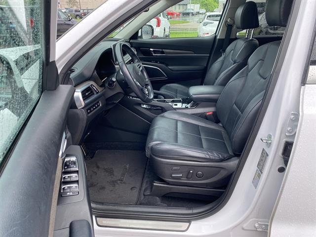 Photo of 2022 Glacial White Pearl Kia Telluride