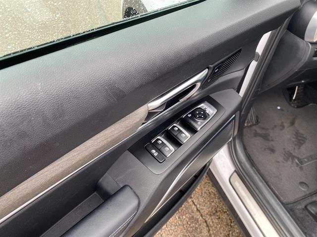 Photo of 2022 Glacial White Pearl Kia Telluride