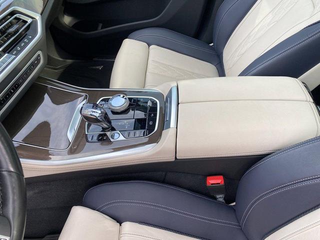 Photo of 2022 Phytonic Blue Metallic BMW X5 PHEV