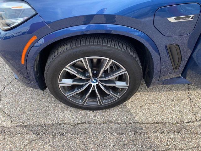 Photo of 2022 Phytonic Blue Metallic BMW X5 PHEV