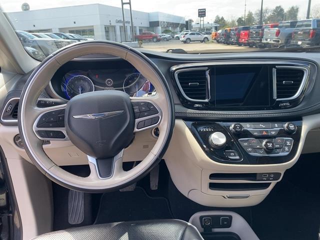 Photo of 2019 Maximum Steel Metallic Clearcoat Chrysler Pacifica