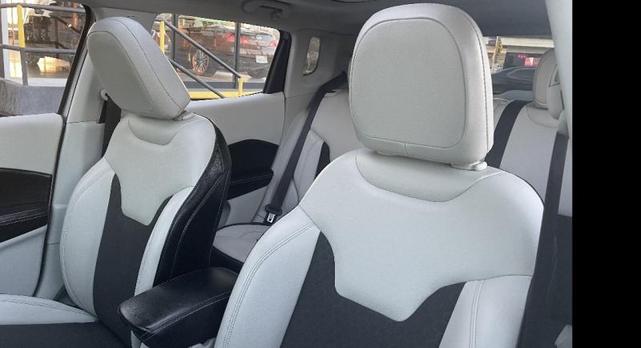 Photo of 2019 Silver Jeep Compass