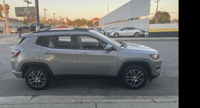 Photo of 2019 Silver Jeep Compass