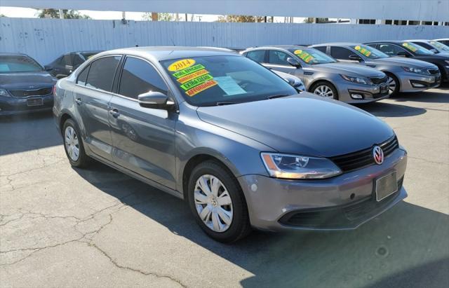 Photo of 2014 Black - Black Uni Volkswagen Jetta
