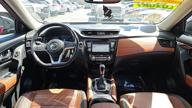 Photo of 2017 Red Nissan Rogue