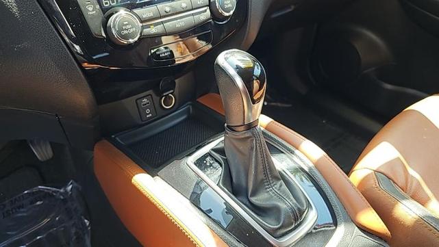 Photo of 2017 Red Nissan Rogue