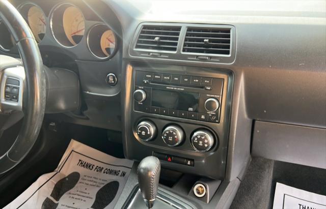 Photo of 2012 White Dodge Challenger