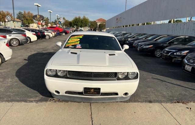 Photo of 2012 White Dodge Challenger