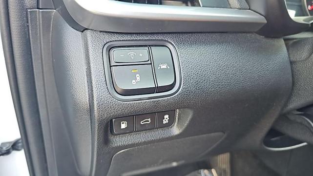 Photo of 2020 White Kia Optima
