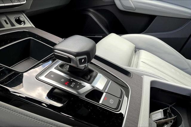 Photo of 2022 Florett Silver Metallic Audi Q5