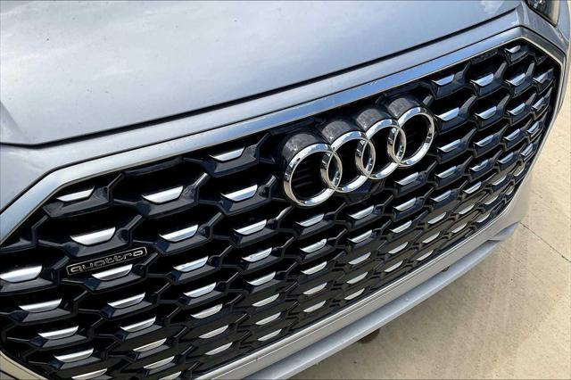 Photo of 2022 Florett Silver Metallic Audi Q5