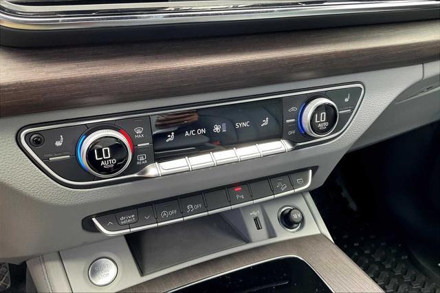 Photo of 2022 Florett Silver Metallic Audi Q5