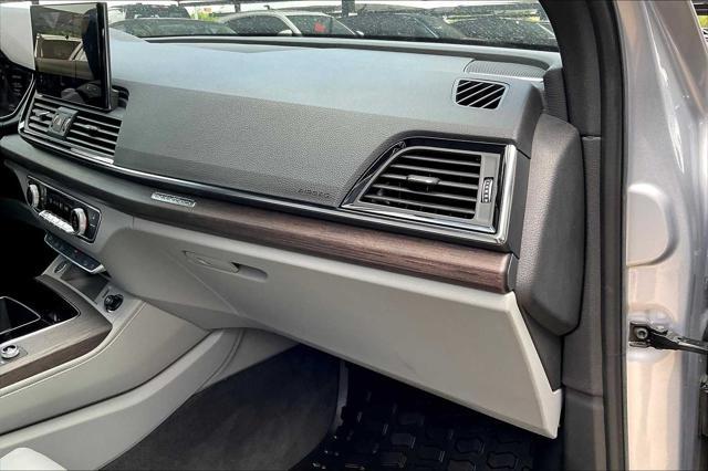 Photo of 2022 Florett Silver Metallic Audi Q5