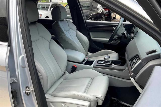 Photo of 2022 Florett Silver Metallic Audi Q5