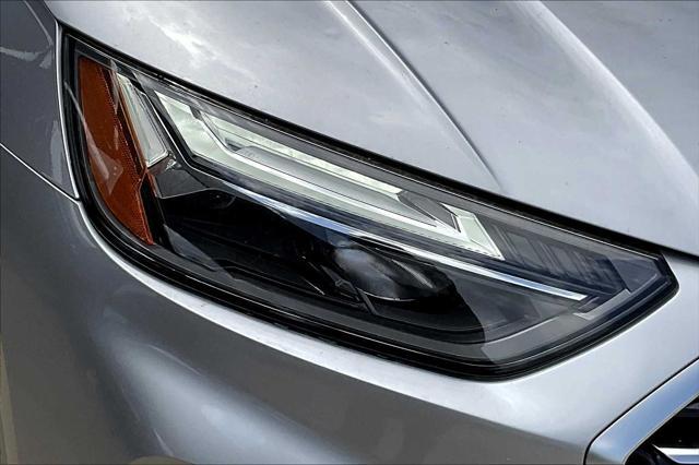 Photo of 2022 Florett Silver Metallic Audi Q5