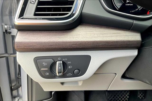 Photo of 2022 Florett Silver Metallic Audi Q5