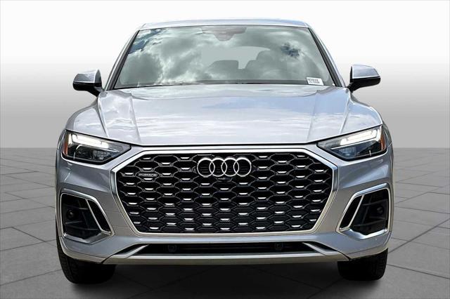 Photo of 2022 Florett Silver Metallic Audi Q5