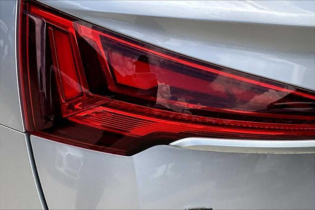 Photo of 2022 Florett Silver Metallic Audi Q5
