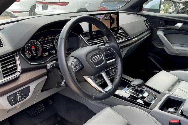 Photo of 2022 Florett Silver Metallic Audi Q5