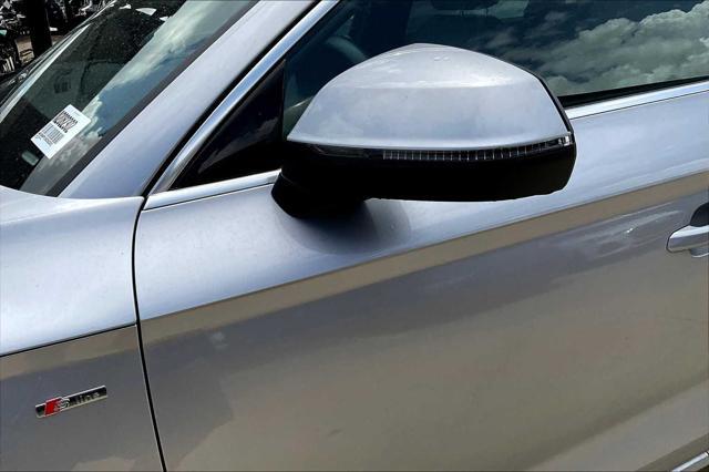 Photo of 2022 Florett Silver Metallic Audi Q5