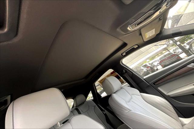 Photo of 2022 Florett Silver Metallic Audi Q5
