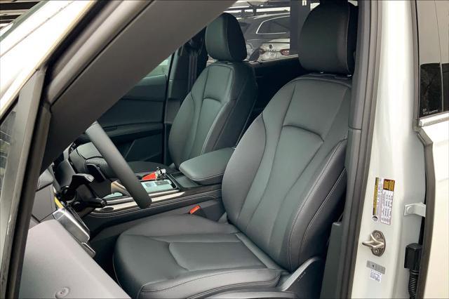 Photo of 2025 Glacier White Metallic Audi Q7